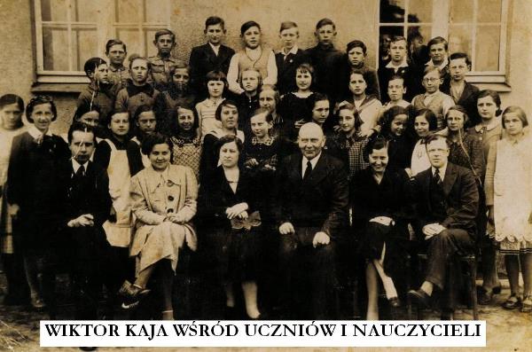 Wiktor Kaja wśród uczniów i nauczycieli